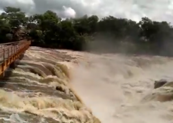 Espetáculo das águas na Cachoeira do Urubu  chama atenção